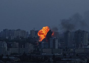 روسيا تلمّح لهجوم واسع على كييف وتنصح الدبلوماسيين بمغادرتها