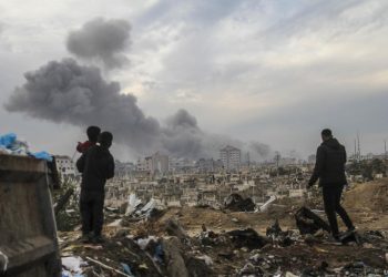 غارات إسرائيلية وإطلاق نار ومدفعية على مناطق متفرقة بغزة
