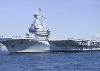 حاملة الطائرات الفرنسية شارل ديغول تتوجه إلى الخليج