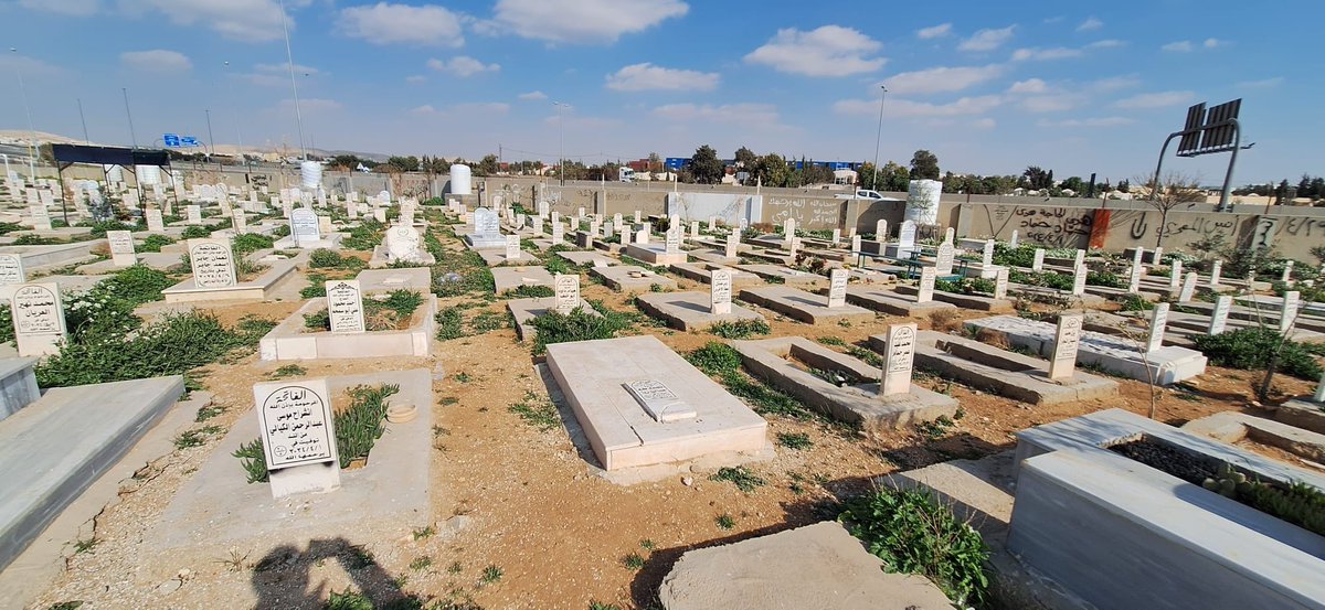حجاب داخل قبر ! .. تفاصيل واقعة أثارت الذعر في إحدى مقابر عمان