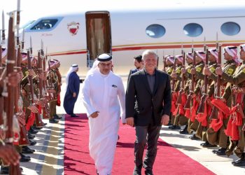 الملك يستقبل ولي عهد البحرين في العقبة