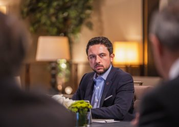 ولي العهد يؤكد أهمية المشاريع التي توظف الحلول التكنولوجية لمعالجة الازدحامات المرورية