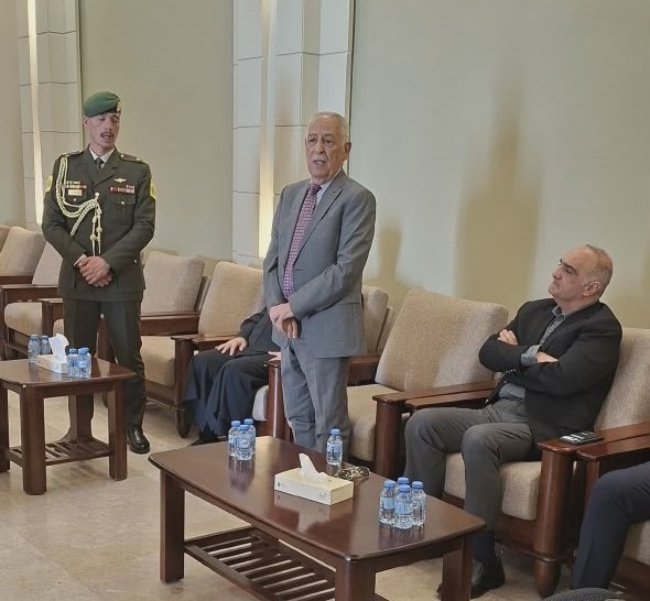 مندوبا عن الملك وولي العهد… العيسوي يعزي آل أبو شرخ وعشيرة الصمادي
