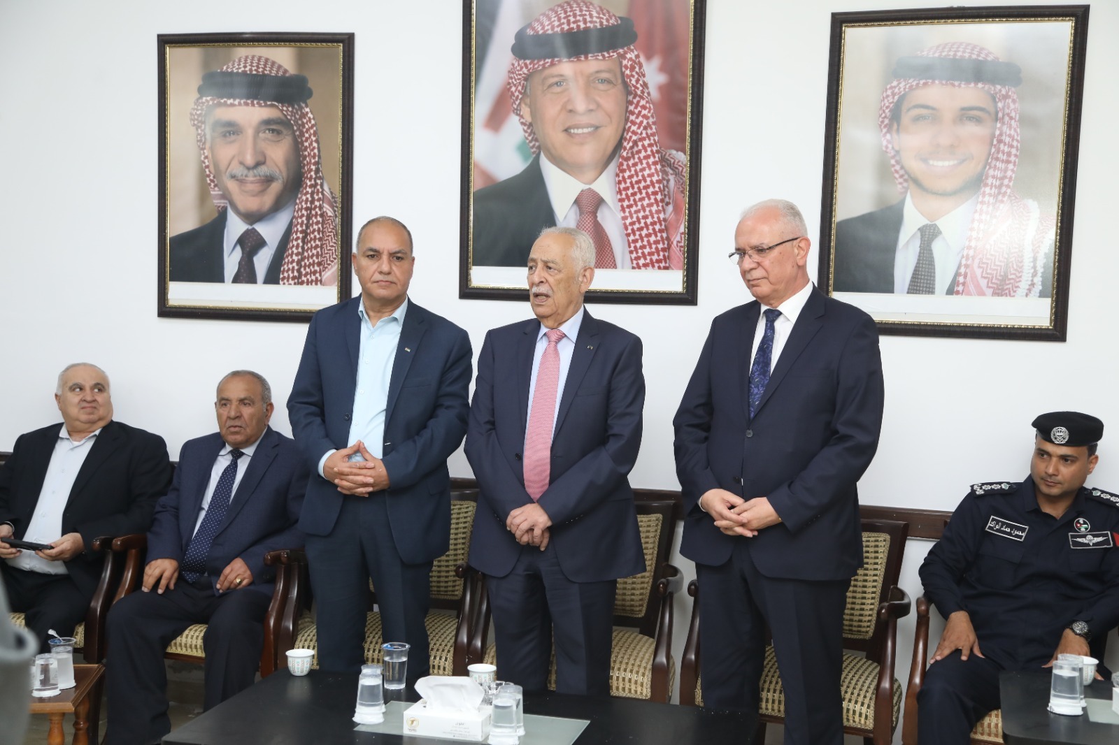 مندوبا عن الملك وولي العهد… العيسوي يعزي المراحلة والدعجة وأبو دية والسلمان وأبو عون والزعبي