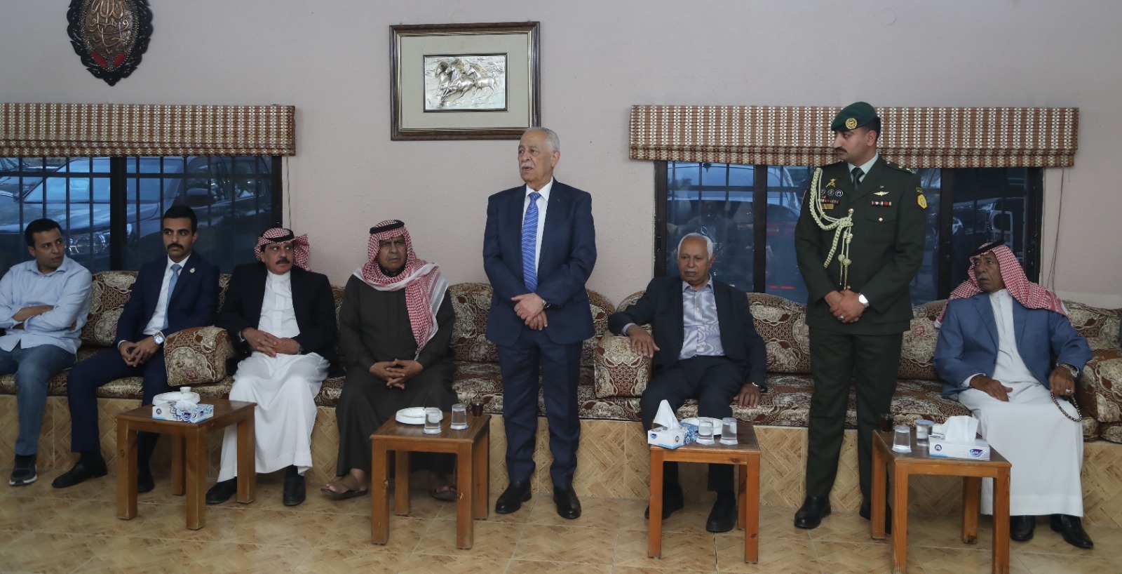 مندوبا عن الملك وولي العهد… العيسوي يعزي عشائر المخادمة وبني فواز والسلايطة والفايز والزبن