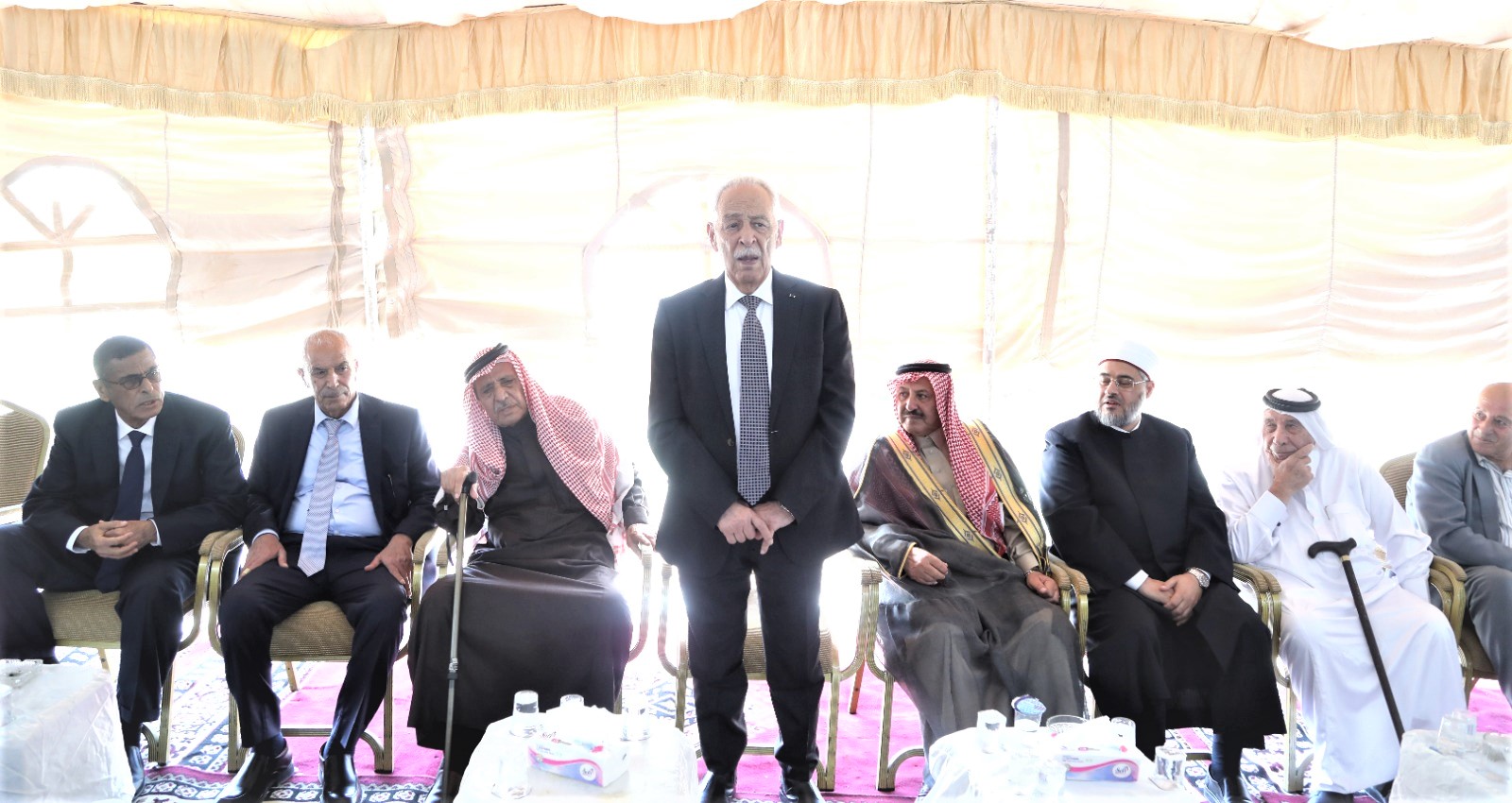مندوبا عن الملك وولي العهد.. العيسوي يعزي عشيرة الزيادات / عباد وآل أبو أحمده