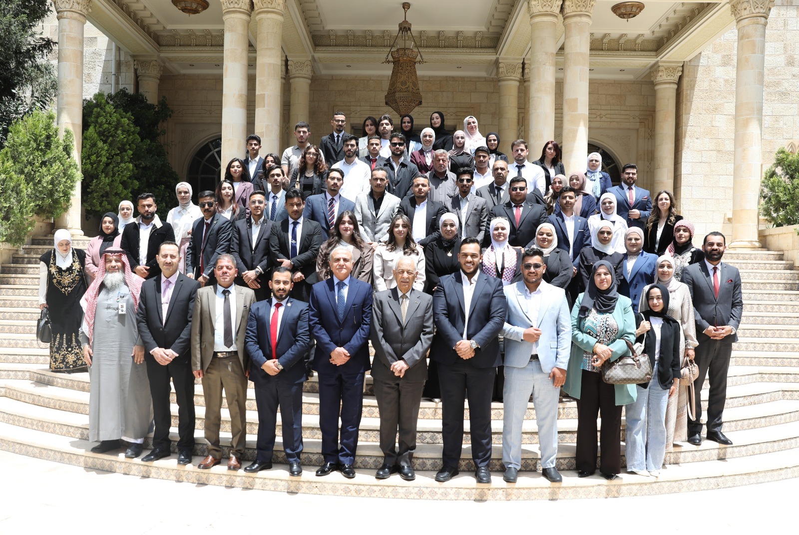 العيسوي يلتقي طلبة جامعات وفعاليات أكاديمية