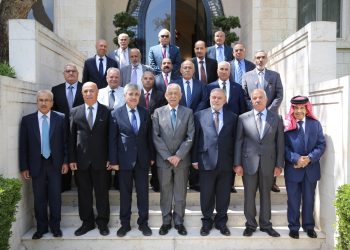 العيسوي يلتقي وفدا من نادي القضاة المتقاعدين