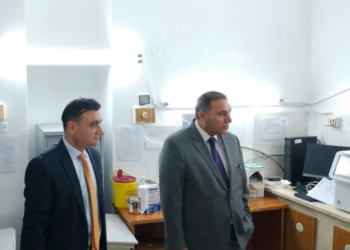 محافظ الزرقاء يتفقد عددا من المراكز الصحية