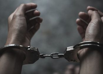 القبض على شاب قتل والدته بعصا داخل منزلهم في عمّان