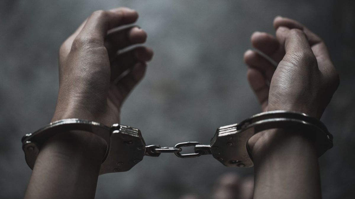 القبض على شاب قتل والدته بعصا داخل منزلهم في عمّان