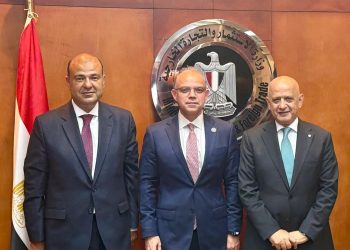 الحاج توفيق يبحث مع وزير الاستثمار والتجارة الخارجية المصري تعزيز العلاقات الاقتصادية