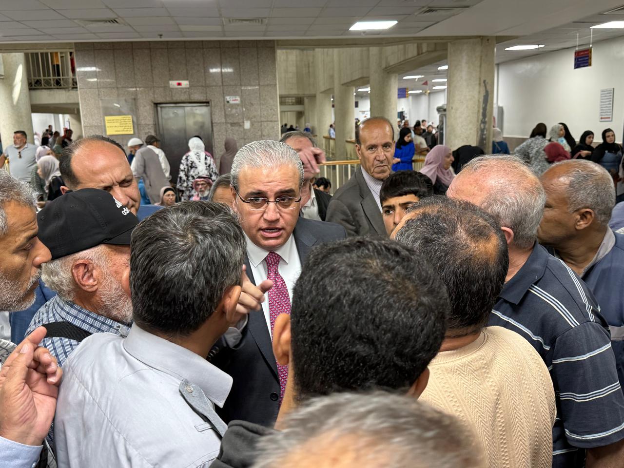 البدور في مستشفى حمزة : إعادة توزيع عيادات الاختصاص وتخفيف الضغط على الصيدلية والمختبر