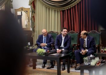 ولي العهد يلتقي وجهاء وممثلين عن عشائر العجارمة