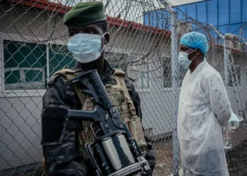 الصحة العالمية تُحذر من تفشي سلالة “إيبولا” بلا لقاح
