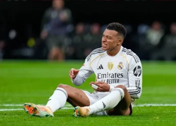 رقم ضخم للغاية.. كم عدد مشجعي ريال مدريد الذين وقعوا على عريضة طرد مبابي؟