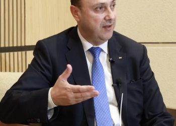 الزعبي يكتب : المومني ، رجلٌ أزعجهم بالهدوء، فحاربوه بالاجتزاء والتأويل