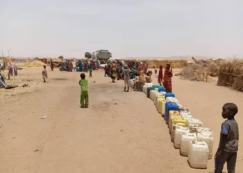 صهريج واحد لسقيا 700 ألف نازح.. العطش يفتك بالناس في دارفور