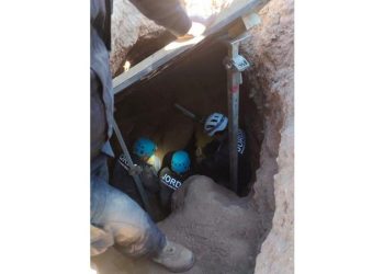 الدفاع المدني ينقذ شخصا إثر انهيار أتربة وحجارة عليه داخل حفرة في إربد