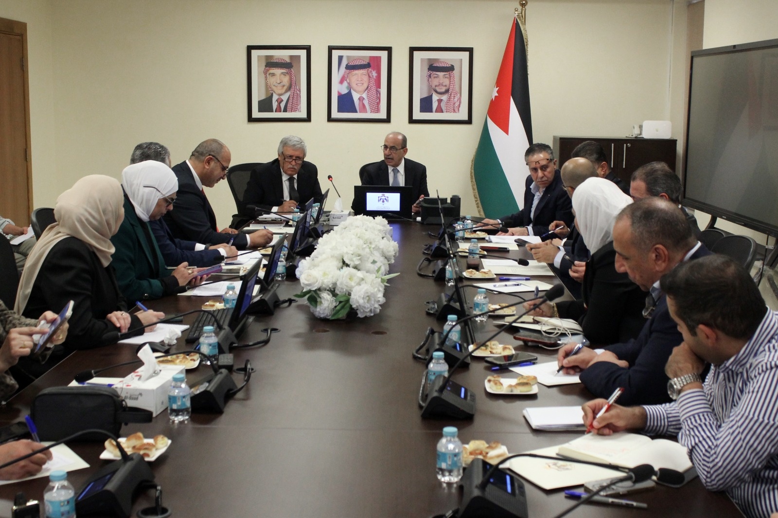 خطة حكومية لربط المدن الصناعية بشبكات نقل منتظمة وآمنة
