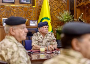 الملك يشيد بجهود مرتبات المنطقة العسكرية الشرقية في حماية الحدود