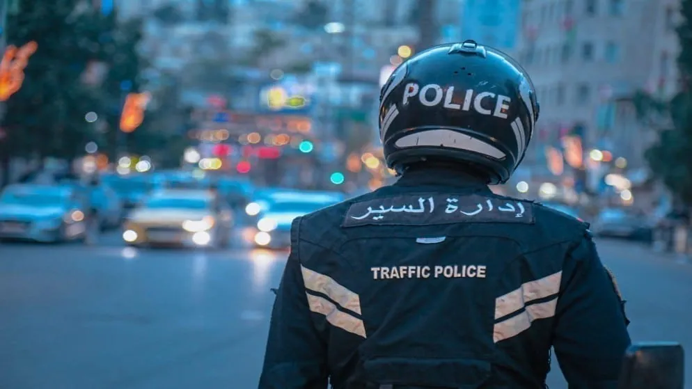 تحويل السير 6 ساعات لإزالة جسر المشاة أمام جامعة عمان الأهلية