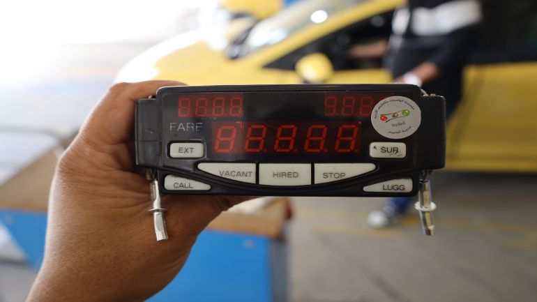 رفع فتحة عداد التكسي إلى 39 قرشا نهارا و40 ليلا ابتداء من الاثنين