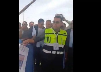 غضب واسع بعد إهانة وزير النقل المصري لمهندس علناً