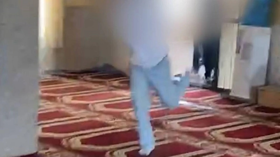 الأوقاف تشكل لجنة تحقيق بعد انتهاك شبان حرمة مسجد في إربد