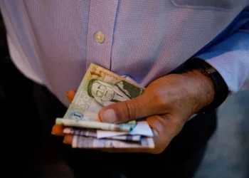 طهبوب تطالب برفع رواتب العاملين والمتقاعدين