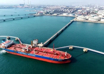 الولايات المتحدة تعلّق عقوباتها على النفط الإيراني حتى 21 آب