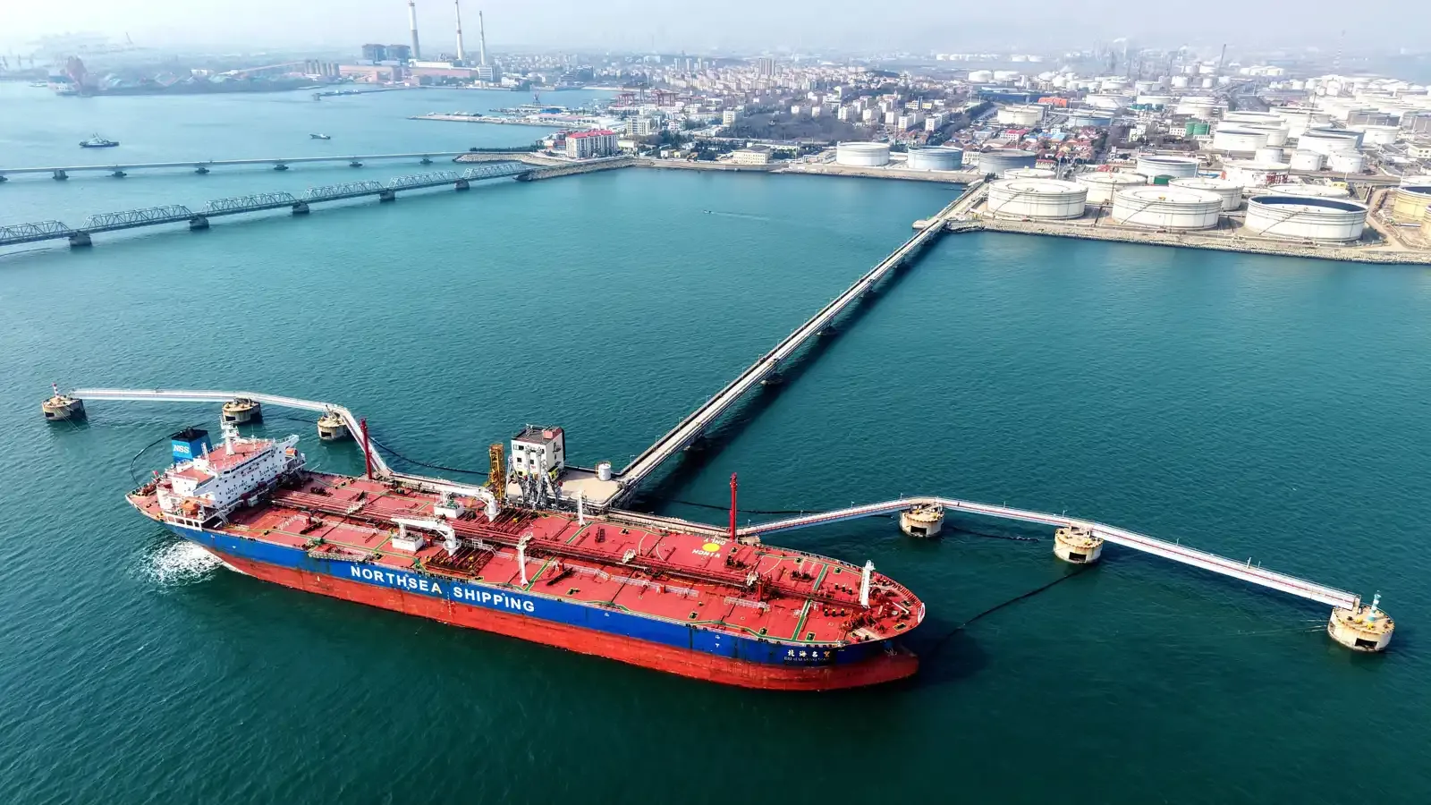 الولايات المتحدة تعلّق عقوباتها على النفط الإيراني حتى 21 آب