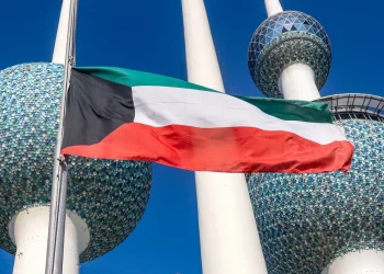 الكويت تعلن وفاة شخص وإصابة آخرين في استهداف إيراني للمطار
