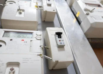 الطلب على الكهرباء يقفز 17%.. والطاقة المتجددة تغطي أكثر من ربع التوليد في الأردن