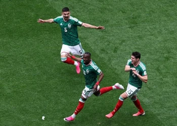 المكسيك تفوز على جنوب إفريقيا في أولى مباريات كأس العالم
