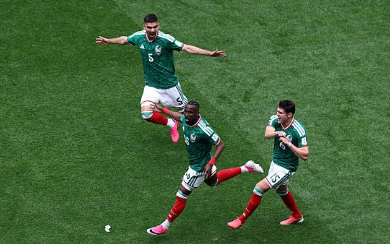 المكسيك تفوز على جنوب إفريقيا في أولى مباريات كأس العالم