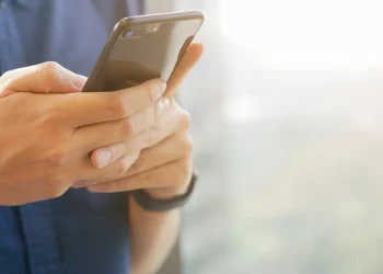 الاتصالات تحذر من الانسياق وراء الوعود اللفظية لمندوبي الشركات