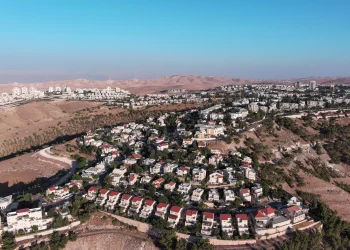 لندن تدعو الشركات البريطانية إلى وقف أنشطتها في المستوطنات بالضفة الغربية