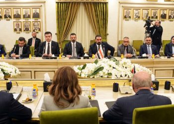 الفايز والحلبوسي يؤكدان أهمية مد أنبوب النفط العراقي عبر الأردن
