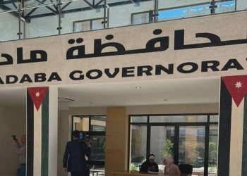 حافلات لنقل المواطنين مجانا إلى مقر محافظة مادبا الجديد