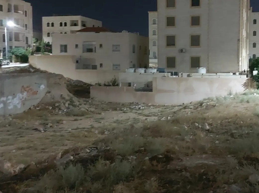طرح أراضٍ سكنية وتجارية بالمزاد في عمان و 4 محافظات