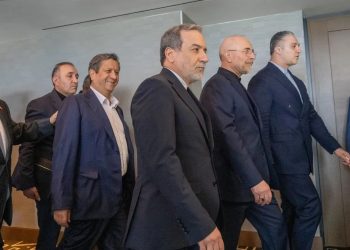 إيران تنهي محادثات سويسرا.. وتعيد وفدها المفاوض
