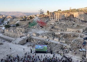 زين تشارك الأردنيين تشجيع النشامى وتزيّن سماء عمان وجرش بألوان العلم