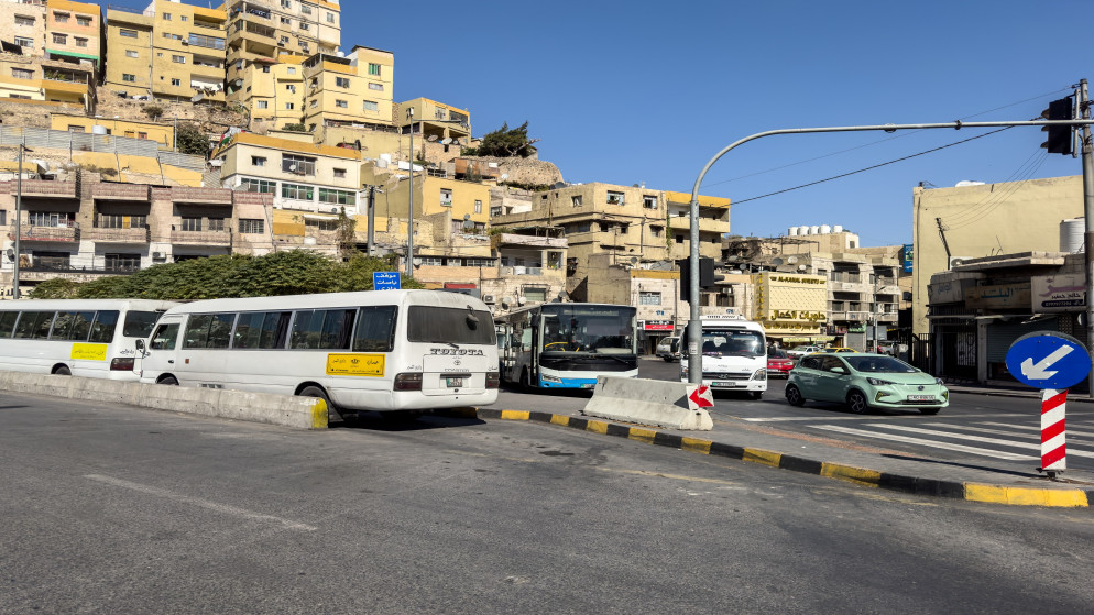النقل البري تطلق خطوطا مباشرة من جرش والسلط إلى مدينة الحسين الطبية