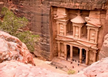 سلطة البترا: إعفاء 50% من أجور 2026 للمستأجرين المسددين وجدولة للديون