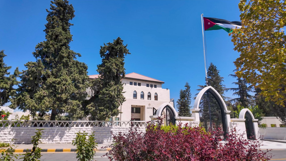 تمديد قرار إيقاف سفر الموظفين والوفود واللجان الرسمية لنهاية العام