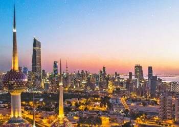 إثر استمرار “اعتداءات إيران”.. الكويت تخفض أعضاء السفارة الإيرانية
