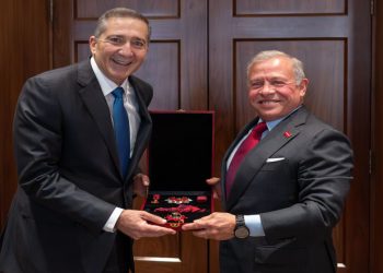 الملك ينعم على الرفاعي بهذا الوسام