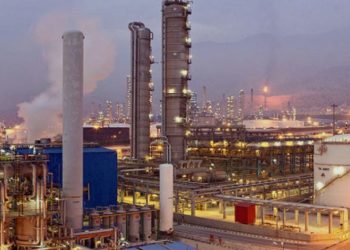 إسرائيل تستهدف مصنعا للبتروكيماويات جنوبي إيران