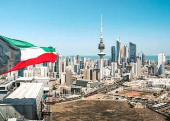 الكويت تعلن استئناف الملاحة الجوية بعد هجمات إيرانية